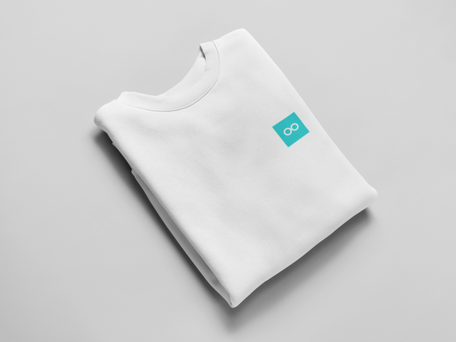 00010 Camiseta Oversize de Manga Corta Blanca con azul turquesa