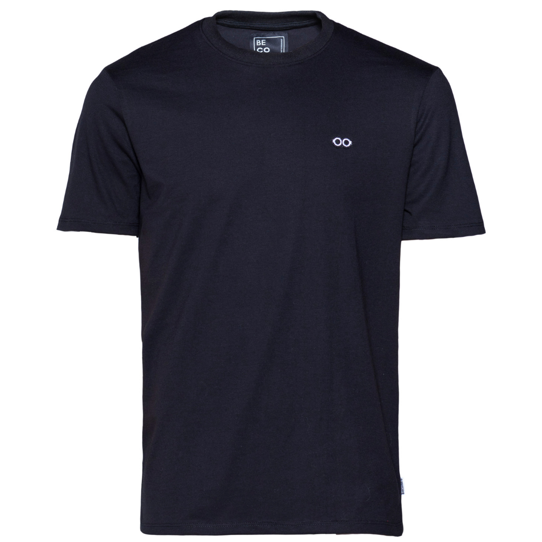 00016 Camiseta Become negra con logo