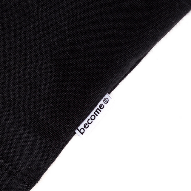 00016 Camiseta Become negra con logo