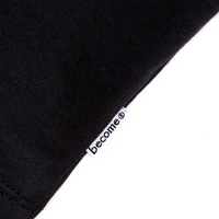 00016 Camiseta Become negra con logo